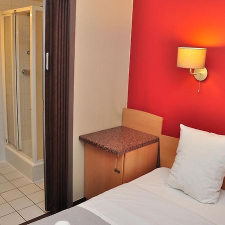 Afrit 28 Hotel Heusden-Zolder Habitación foto