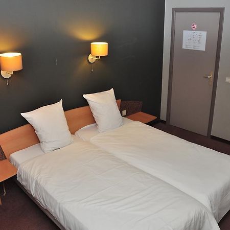 Afrit 28 Hotel Heusden-Zolder Habitación foto
