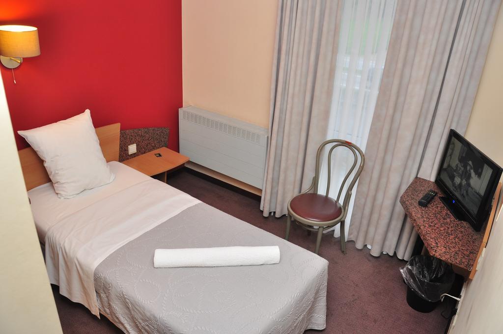 Afrit 28 Hotel Heusden-Zolder Habitación foto