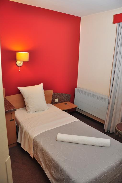 Afrit 28 Hotel Heusden-Zolder Habitación foto