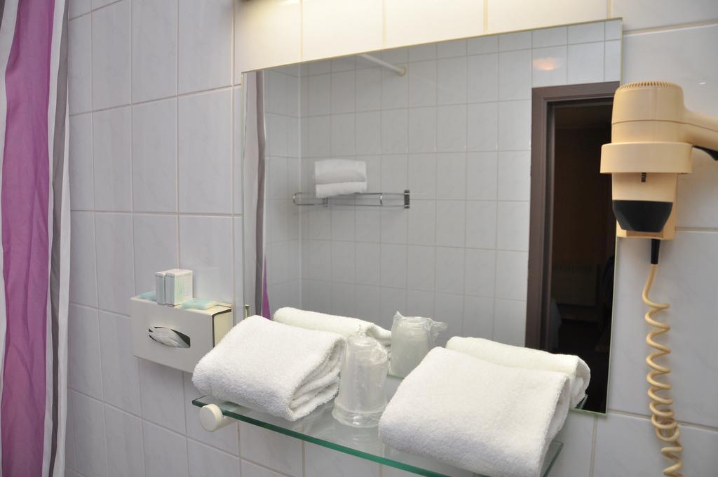 Afrit 28 Hotel Heusden-Zolder Habitación foto