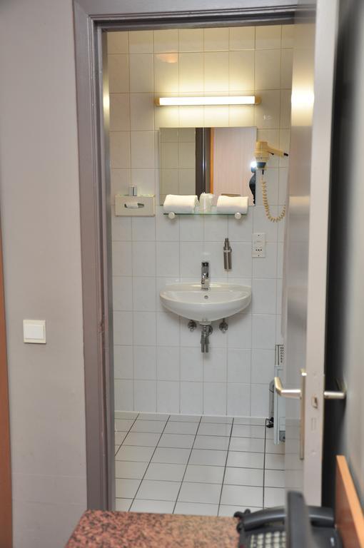Afrit 28 Hotel Heusden-Zolder Habitación foto