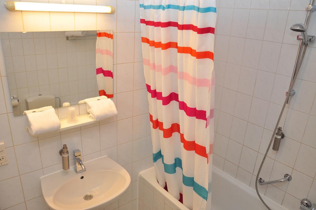 Afrit 28 Hotel Heusden-Zolder Habitación foto