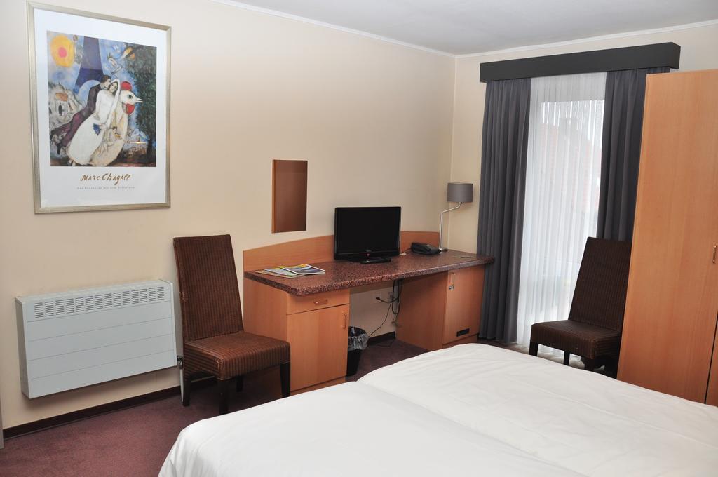 Afrit 28 Hotel Heusden-Zolder Habitación foto